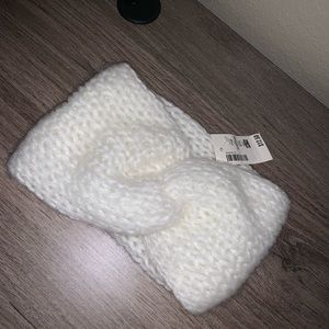 White Ear Muff/Warmer 🤍💕